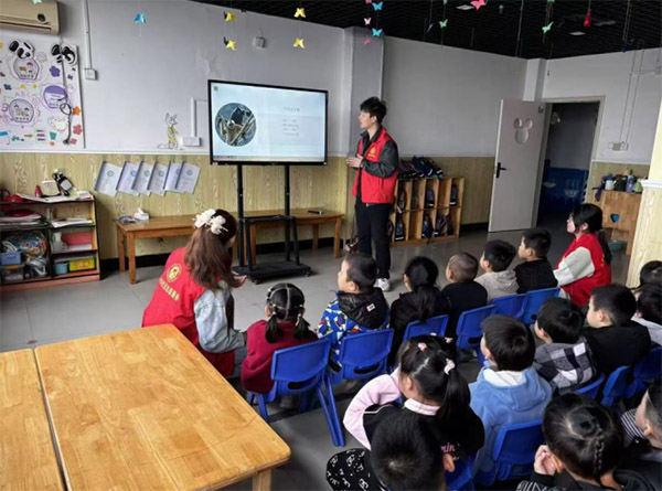 ͯȤȻ GɫͯġϷѹӢ׃@_չ̽غχҹ@}ջ